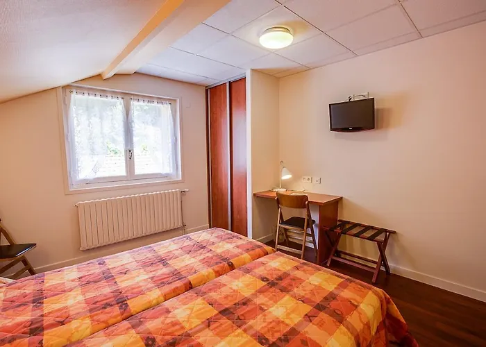 فندق Logis Belle Vue 3*