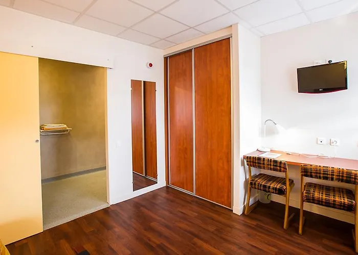 فندق Logis Belle Vue 3*